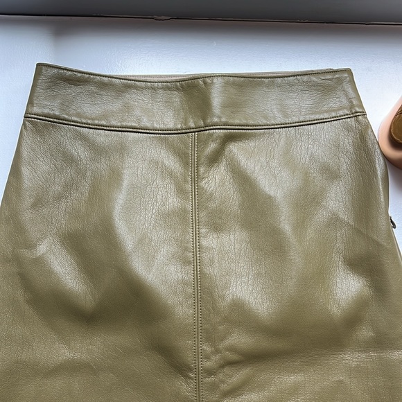 NWOT Aritzia Babaton Pegu Vegan Leather Pencil Skirt with Slit | Olive Green | 2 - Picture 7 of 7